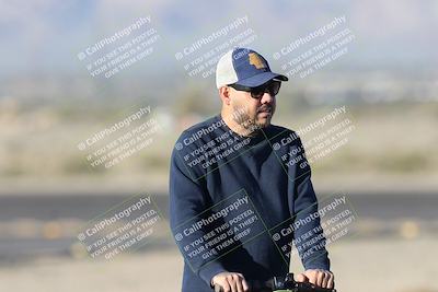 media/Jan-15-2026-Racers Edge (Thu) [[dfebeb70ab]]/1-Around the Pits-Track Walk/